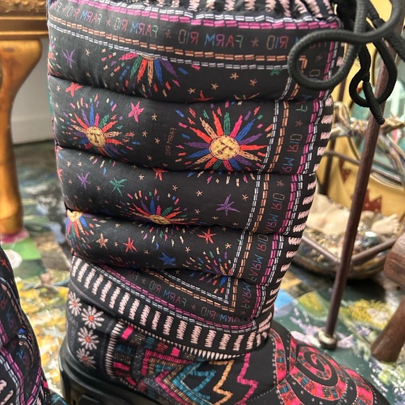FARM RIO Scarf Chunky Lug Sole Tall Puffer Boot Bright Multicolor *9.5*Like New - Picture 5 of 16